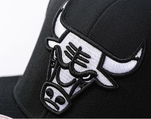 Kšiltovka Mitchell & Ness - Evergreen Black/White Snapback - Chicago Bulls - Black