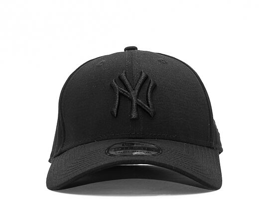 New Era League Basic New York Yankees Black on Black 39THIRTY Stretchfit Cap