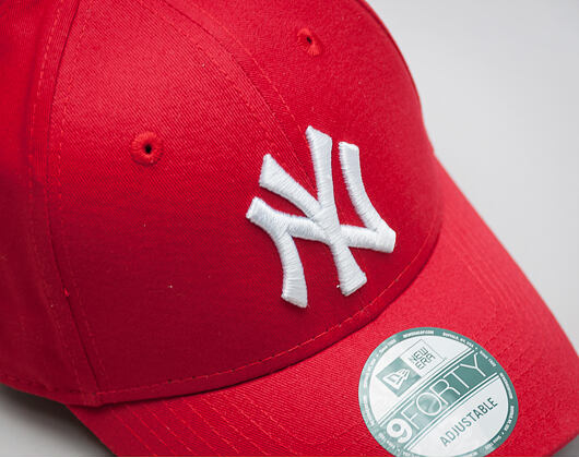 New Era 9FORTY MLB League Basic New York Yankees Strapback Scarlet / White Cap