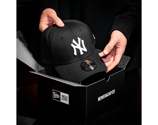 New Era 9FORTY League Basic New York Yankees Strapback Black / Optic White Cap