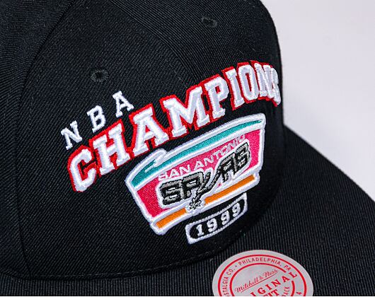 Mitchell & Ness NBA CHAMPS SNAPBACK HWC San Antonio Spurs Black Cap