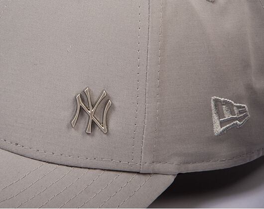 New Era 9FORTY Flawless Logo New York Yankees Strapback Gray Cap