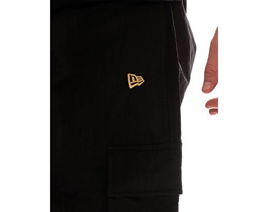 Tepláky New Era Woven Joggers Black / Metalic Gold