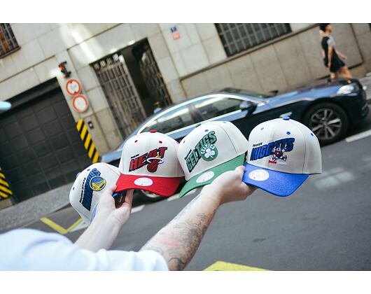 Kšiltovka NBA Retro Type Pro Snapback Boston Celtics Off White