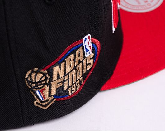 Mitchell & Ness The Finals Snapback Chicago Bulls Black / Red Cap