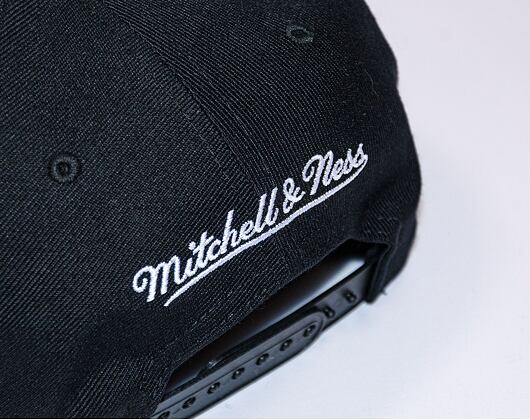 Mitchell & Ness NBA CHAMPS SNAPBACK HWC San Antonio Spurs Black Cap