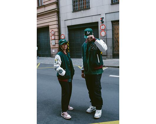 Bunda New Era Lifestyle Varsity Jacket Dark Green / Off White