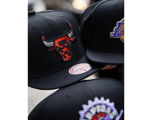 Kšiltovka Mitchell & Ness - Shine On Snapback - Chicago Bulls - Black