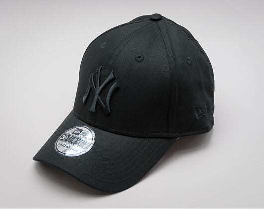 New Era League Basic New York Yankees Black on Black 39THIRTY Stretchfit Cap