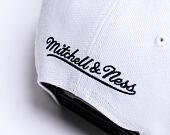 Mitchell & Ness Day One Snapback Chicago Bulls White / Black Cap