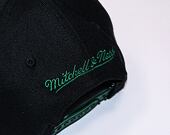 Mitchell & Ness 8 Bit XL Classic Red Milwaukee Bucks Black Cap