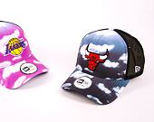 Kšiltovka New Era 9FORTY A-Frame Trucker NBA Cloud All Over Print Trucker Chicago Bulls Dark Grey / 