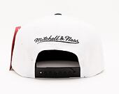 Mitchell & Ness Day One Snapback Chicago Bulls White / Black Cap