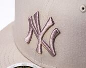 Dětská kšiltovka New Era 59FIFTY Kids MLB League Essential New York Yankees - Stone / Ash Brown