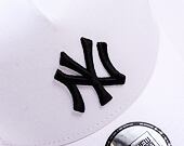 New Era 9FORTY A-Frame Trucker Essential New York Yankees Snapback Optic White Cap