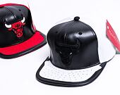 Mitchell & Ness Day One Snapback Chicago Bulls White / Black Cap