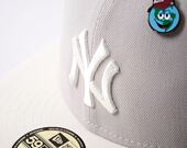 Kšiltovka New Era 59FIFTY MLB World Series Pin New York Yankees Stone / Chrome White